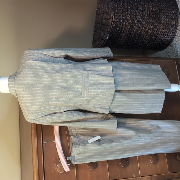NWT ⭐ 3 Piece SIGNATURE Suit by Larry Levine Chic Gray Pinstripe - Picture 10 of 14